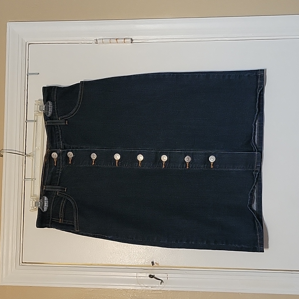 Levis dark  denim button up Jean skirt sz 27